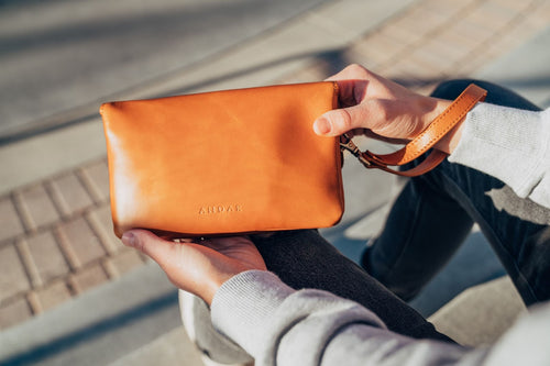 What Is PU Leather? A Head to Head Comparison With Full Grain Leather