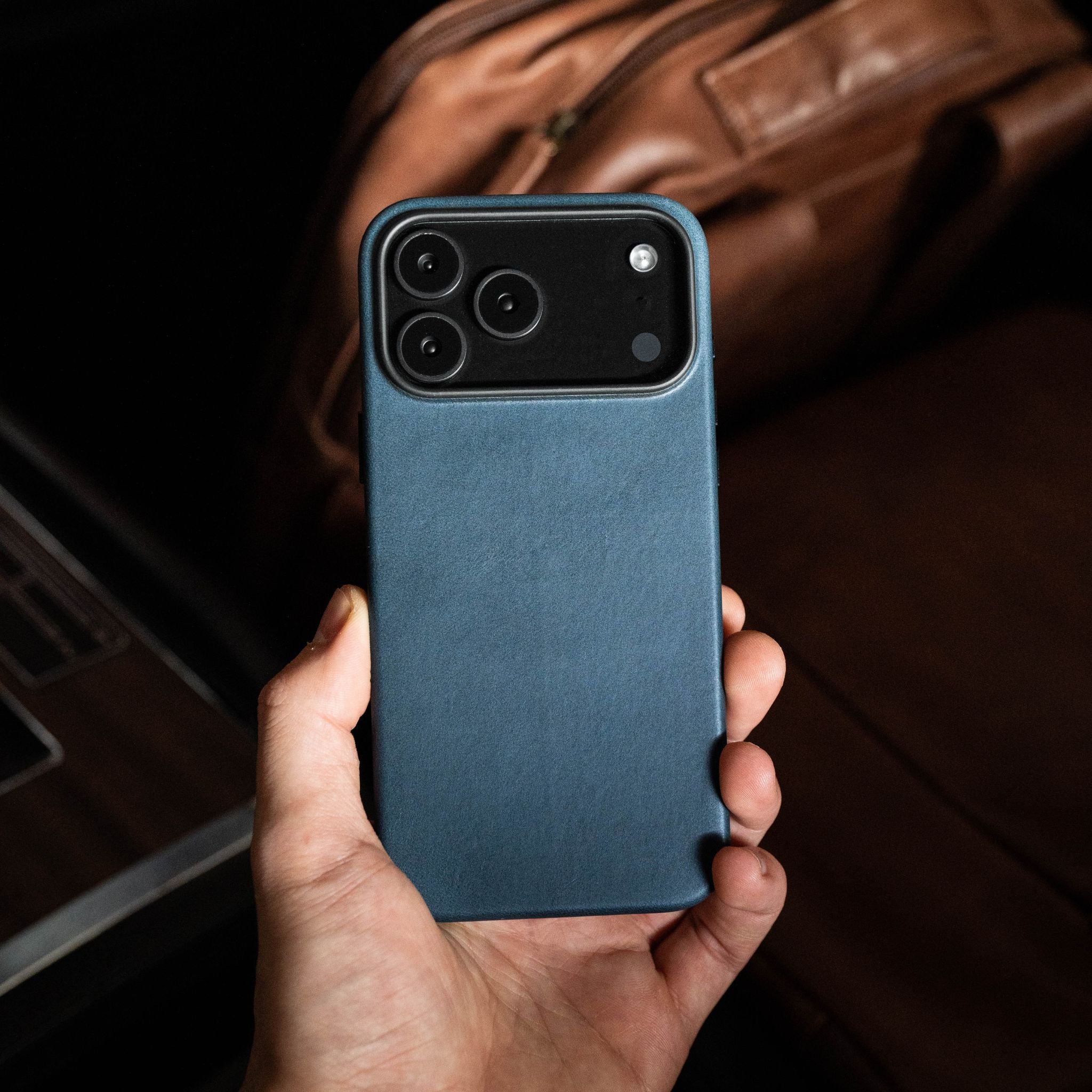 iPhoneAir用ケース Andar Aspen 日本未発売 Leather iPhone Case | The