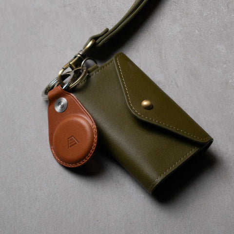 how to attach an airtag to a wallet